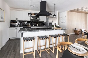 Private kitchen - Zen Oasis w/ Heated Spool + Games & Near Old Town (Scottsdale)
