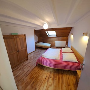 WiFi, bed sheets
