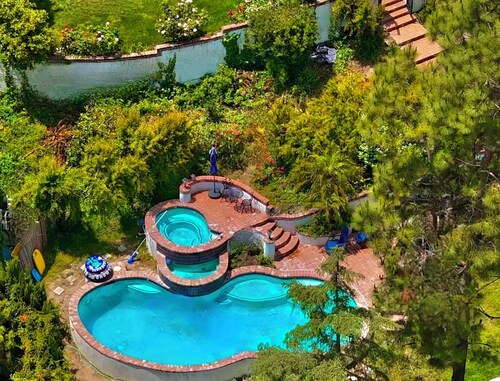 Secluded  Duplex Villa • Views • Gardens • Pool • Spa • BBQ • Prime Location