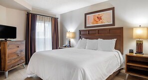 2 bedrooms, iron/ironing board, WiFi, bed sheets - BlueGreen Resort  2 bedroom suite in Hershey. With indoor and outdoor pools (Hershey)