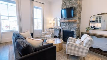 Televisión y chimenea