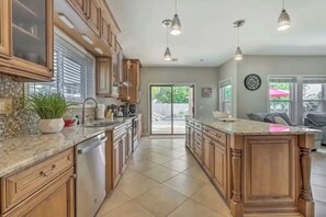 Fridge, microwave, oven, stovetop - Spacious 5-bedroom house w/Heated Pool, Hot Tub & Movies! (Gilbert)
