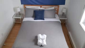 Escritorio, wifi, ropa de cama