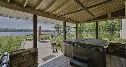 Hideaway Retreat at Pocono Summit Lake - Dock, Boats, Hot Tub & Sauna