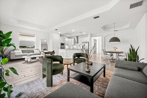TV - Charming lakeside home with pool, spa  and modern coastal design. (Ave Maria)