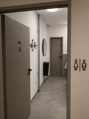 Hair dryer, towels, soap, shampoo - Berlin Sleep Club (Berlin)