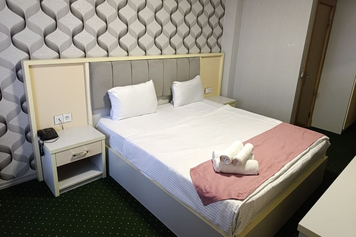 Double Room | Premium bedding, desk, free WiFi, bed sheets