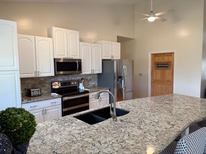 Microwave, oven, stovetop, dishwasher - Charming 6-Bedroom Contemporary Lake House in Livingston, Texas (Livingston)