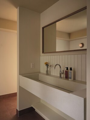 Double Room, Balcony | Iron/ironing board, free WiFi - Pinôt Boutique Hôtel (Sutton)