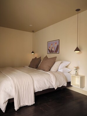 Double Room, Balcony | Iron/ironing board, free WiFi - Pinôt Boutique Hôtel (Sutton)