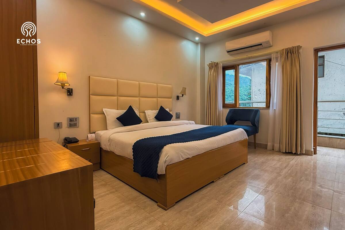 Habitación ejecutiva, vistas a la ciudad | Caja fuerte, cortinas opacas, tabla de planchar con plancha