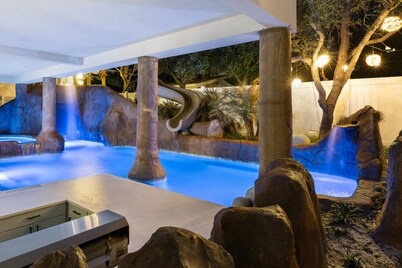 Gulf views, Saltwater lagoon & waterfall, Beach@2min walk, Firepit, Golf Cart, Elevator