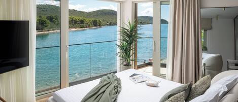 Fer et planche Ă repasser, accĂšs Ă Internet, literie fournie