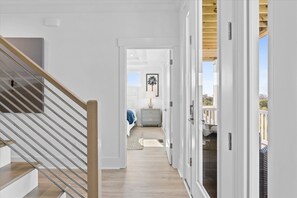 6 bedrooms, desk, iron/ironing board, travel crib