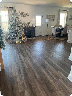 Dining - New house. 20 minutes from ATX, 5 bedrooms (Manor)
