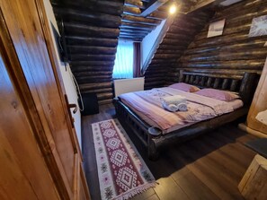 Room - Delightful 6-bedroom chalet in Dâmbovicioara perfect for group getaways (Brașov)