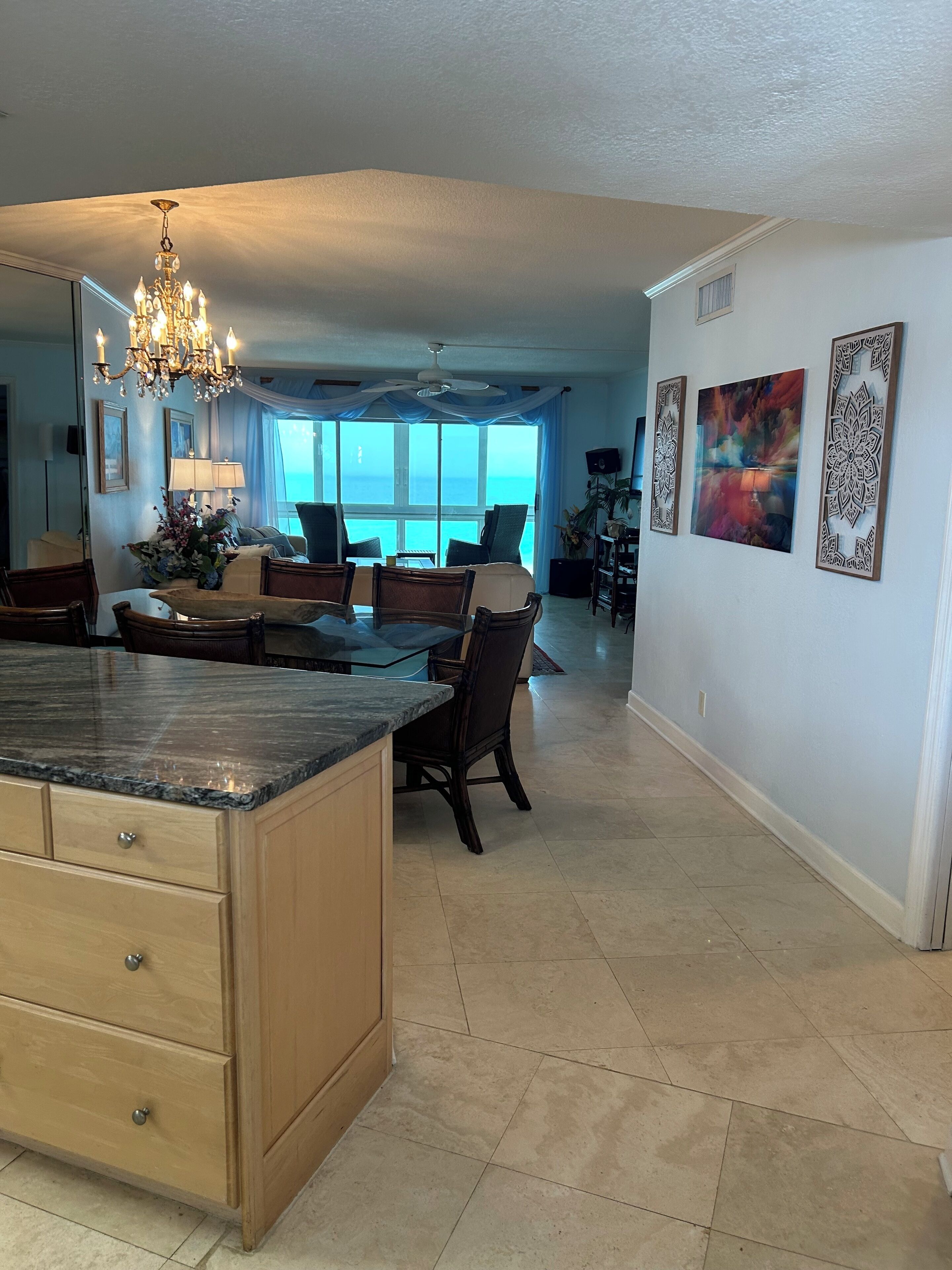 Cozy Beachfront 2-bedroom Condo In Tranquil Sarasota With Ac And Laundry In Unit - Sarasota, FL