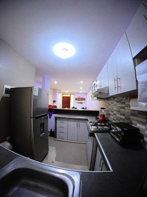 Fridge, microwave, oven, coffee/tea maker - New apartment with free parking (Santiago de Surco)