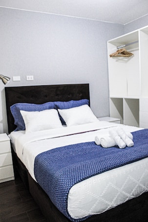 2 bedrooms, iron/ironing board, free WiFi, bed sheets. New apartment with free parking