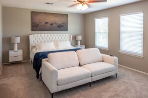 Iron/ironing board, WiFi, bed sheets - Beautiful 4-bedroom house with pool and a game room welcoming Hutto (Hutto)