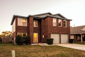 Exterior - Beautiful 4-bedroom house with pool and a game room welcoming Hutto (Hutto)