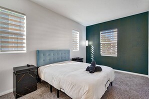 WiFi, bed sheets - Spacious Chino Stay | Pet Friendly + Near ONT (Chino)