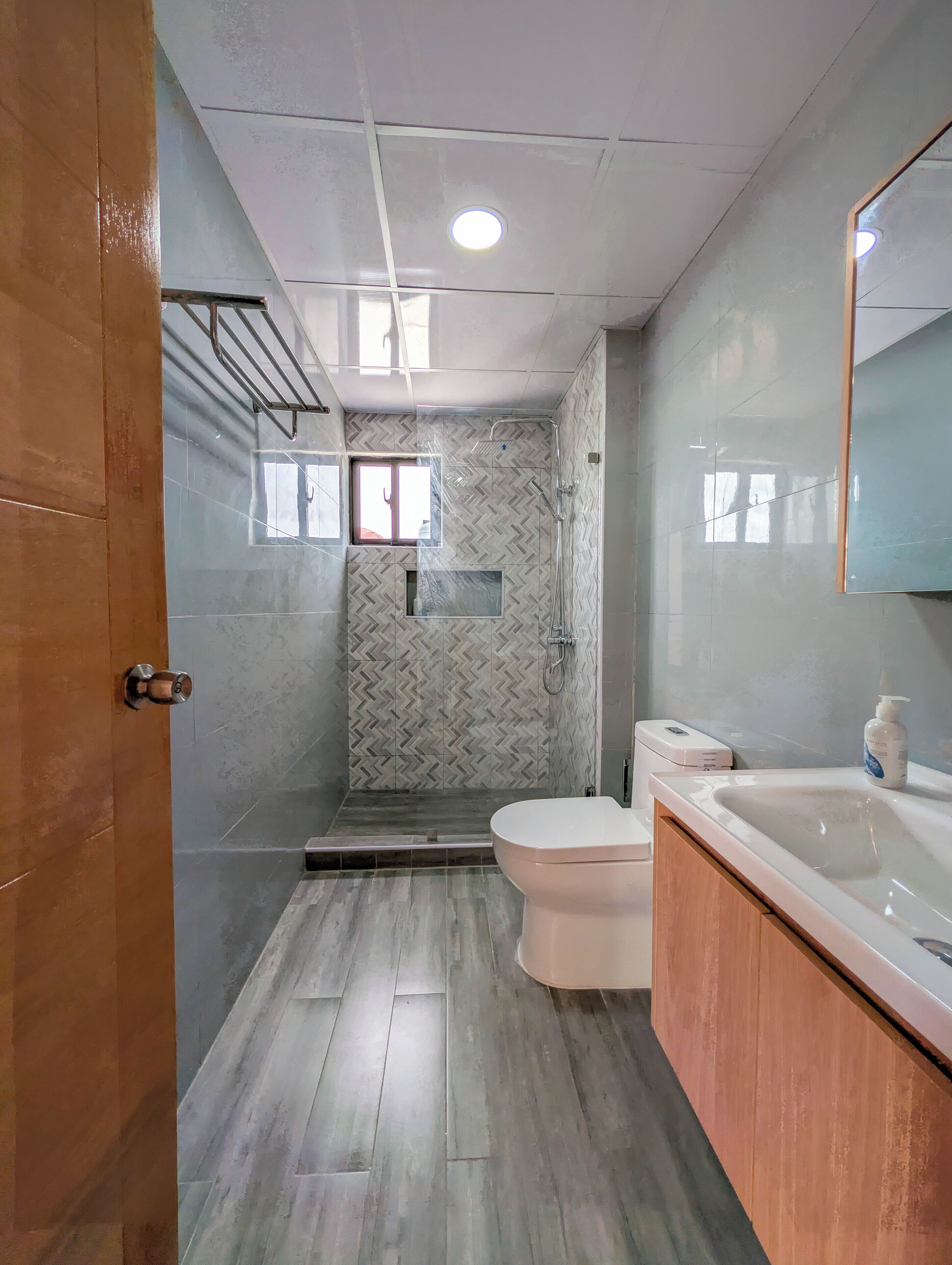 Gratis toalettartiklar, handdukar, tvål och schampo