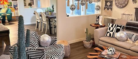 Smart TV, fireplace, books, music library