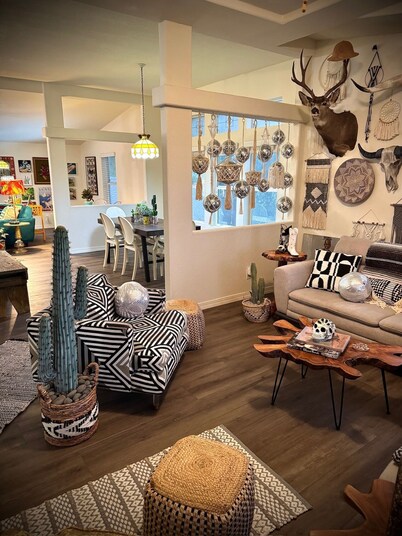 Desert Oasis: Pool Spa Fire Pit * 1hr Death Valley