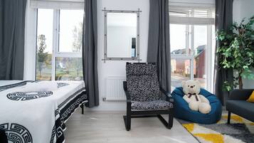 Iron/ironing board, internet, bed sheets