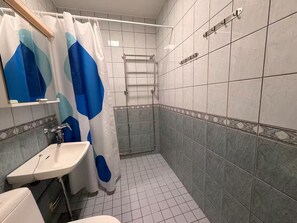 Serviettes fournies, savon, papier toilette