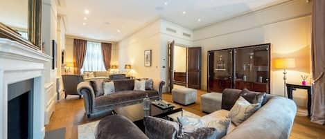 Double or Twin Room | Living area