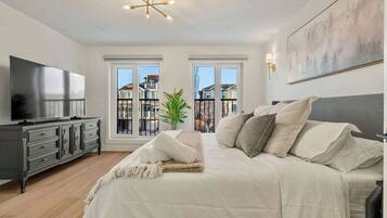 6 bedrooms, desk, iron/ironing board, WiFi