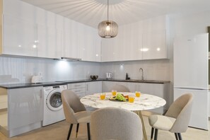 Fridge, coffee/tea maker, electric kettle, toaster