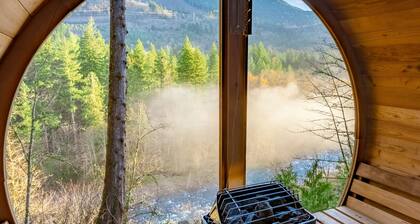 Lux River Mnt. Views! Game Rm. Hot Tub. Fire Pits. Ski Boot Dryers. Bike Shed.