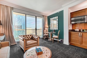 Luxe studio suite, kitchenette, uitzicht op de stad | Woonruimte