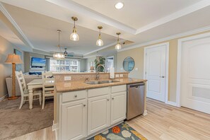 Interior - Ocean City Bayside Gem: 3BR Sleeps 8 w/ Rooftop Pool & Beach Steps Away! (Ocean City)