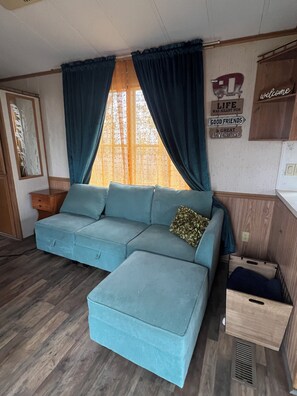 Living area - Cozy 1-bedroom Tiny House in the Trees! (Seneca)