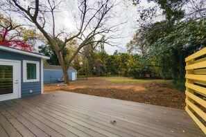 Terrace/patio - Oak City Craftsman|Dog-Friendly w/ Gourmet Kitchen (Raleigh)