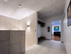 Interior - Comfortable Suðuroy apartment - ideal for families and groups (Øravíkarlíð)