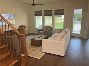 Una Smart TV, una chimenea