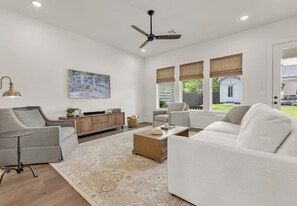 Smart TV y chimenea 