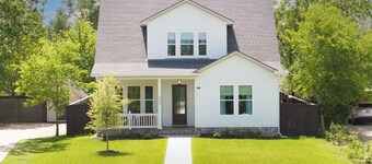 Aggie Park, new, custom 4 Bed 4.5 Ba, 8 min park lined walk to Kyle Field