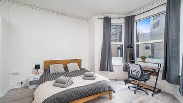 Iron/ironing board, Internet, bed sheets