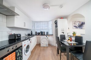 Private kitchen - Family-Friendly 2BR | London N22 close Underground Station 3mins walk | Sleeps 6 (London)