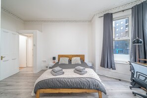 Iron/ironing board, Internet, bed sheets