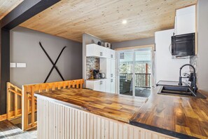 Private kitchen - Chalet Ski & Spa | Rivière, Val-St-Côme (Saint-Côme)