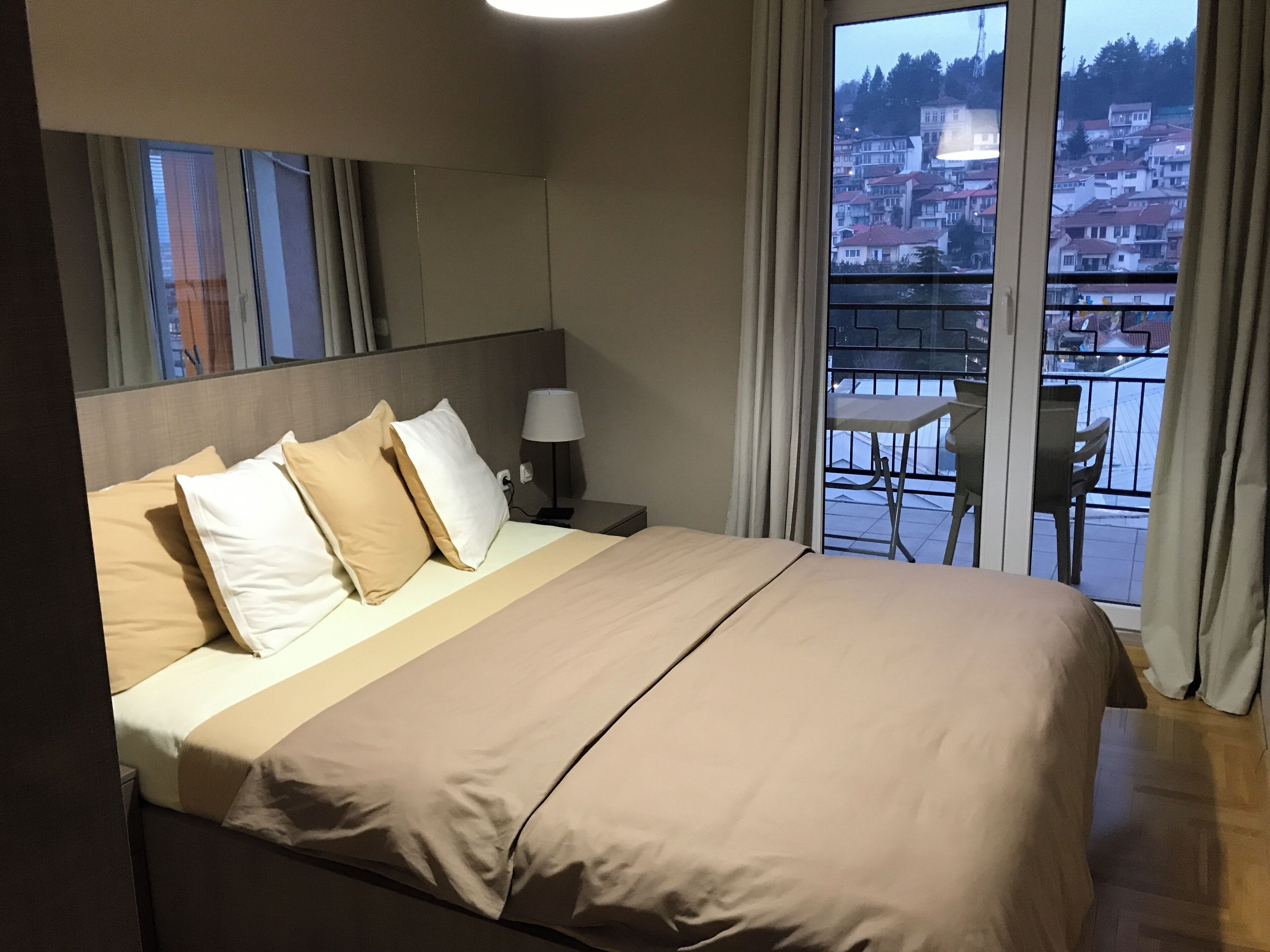 Iron/ironing board, WiFi, bed sheets