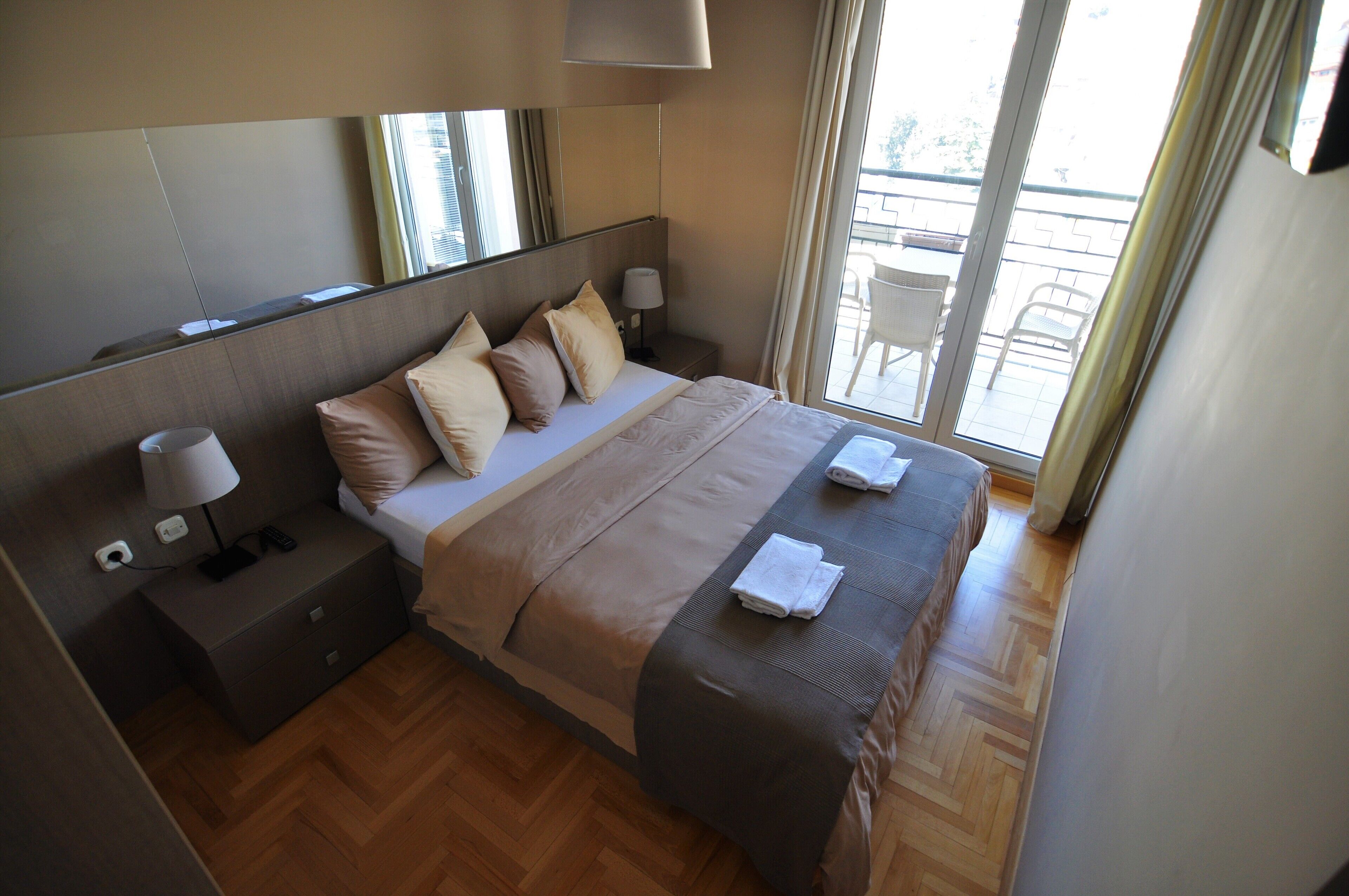 Iron/ironing board, WiFi, bed sheets