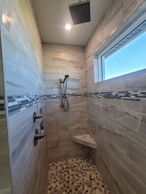 Shower, hair dryer, towels, soap - Southern Exposure: Gulf Access Heated Pool Home Near Beaches, Golf & Dining (Port Charlotte)